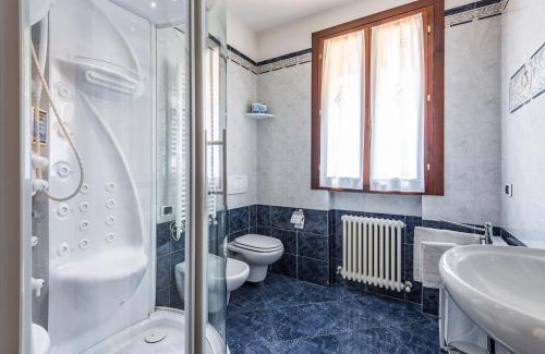 Casalgrande Apartment | Jacuzzi Apartment in Italian Villa, Wi-Fi & Garden Sassuolo - Maranello