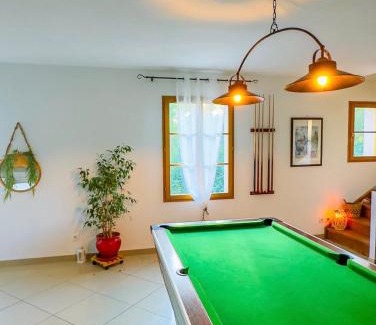 Montbouy House | Jacuzzi BBQ Parking Maison Privée Confortable