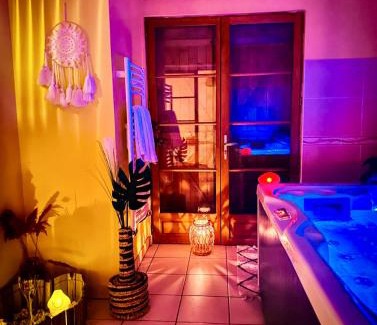 Montbouy House | Jacuzzi BBQ Parking Maison Privée Confortable