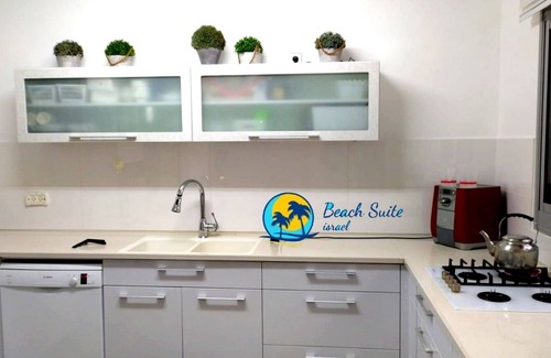 Ashkelon Apartment | Jacuzzi Beach Suite W/Gym: 4 rooms + Huge Balcony