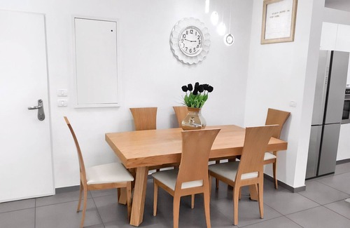 Ashkelon Apartment | Jacuzzi Beach Suite W/Gym: 4 rooms + Huge Balcony