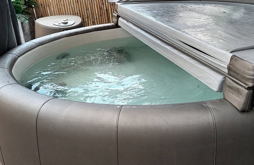 Ashkelon Apartment | Jacuzzi Beach Suite W/Gym: 4 rooms + Huge Balcony