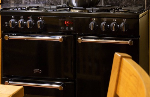 Stoke Ash Cottage | Jacuzzi, fireplaces, hot tub, sauna.