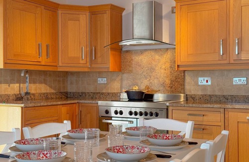 Monte San Pietrangeli Villa | Jacuzzi and Comfort in the Marche Hills