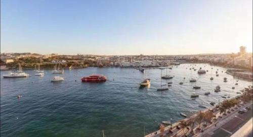 Sliema Apartment | Jacuzzi Luxury Seafront Sliema