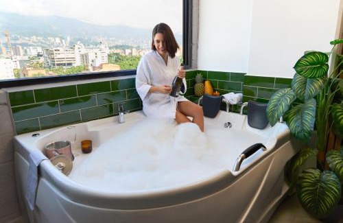 Estadio Apartment | Jacuzzi Retreat Cozy Aparta-Suite Rosa Negra