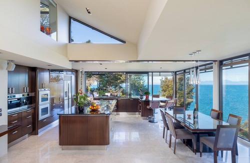 Ngaio Bay Cabin | Jacuzzi Suite - Ocean Views, Beach Access & Full-Service Luxury Lodge