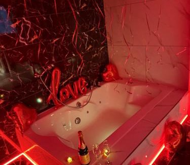 Ogden Apartment | Jacuzzi Suites