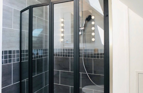 Petit Moisenay Apartment | Jade Cupid Suite.
