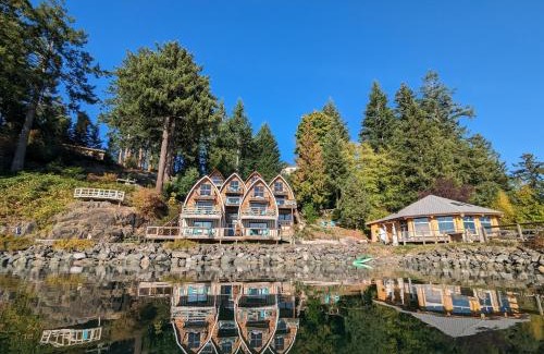 Quadra Island Apartment | Jade Resort-Oceanfront Suites in Gowlland Harbour