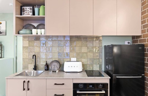Petersham Apartment | Jade View Vintage Soul and Sunset Strolls