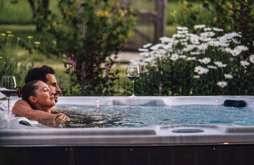 Arnetsried Apartment | Jagdhaus Chalet - Luxus Chalet mit Smoker Grill und Eigenem Whirlpool auf der Terrasse