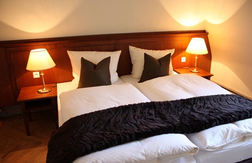 Moerfelden-Walldorf Hotel | Jagdschloss Moenchbruch
