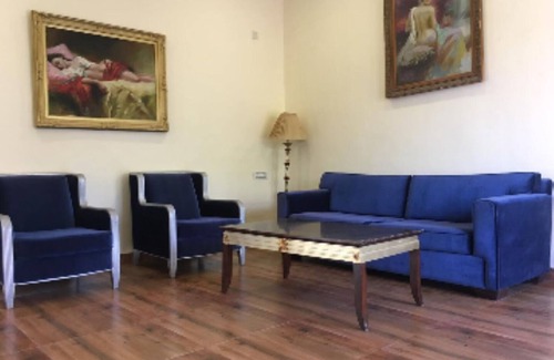 Aarey Colony Villa | Jame's Villa with Deck 4.5 mills away from CSMT Airport