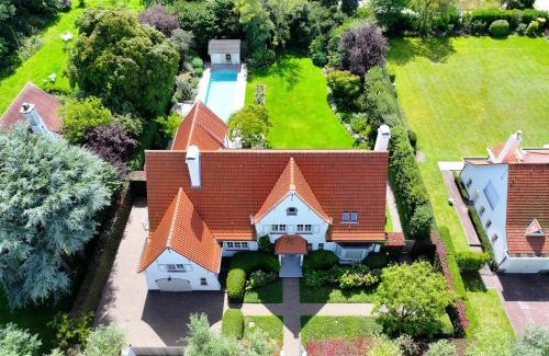 Het Zoute Villa | JAMES 83 - stunning luxury villa in Knokke le Zoute with large pool