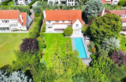 Het Zoute Villa | JAMES 83 - stunning luxury villa in Knokke le Zoute with large pool