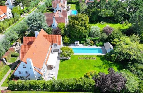 Het Zoute Villa | JAMES 83 - stunning luxury villa in Knokke le Zoute with large pool