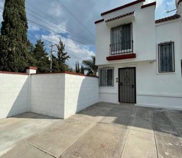 Tlaquepaque House | Jardines de Miraflores, Casa Remodelada completa zona sur ITESO TecMilenio UVM HP Colon Centro Sur