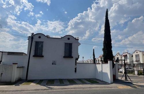 Tlaquepaque House | Jardines de Miraflores, Casa Remodelada completa zona sur ITESO TecMilenio UVM HP Colon Centro Sur