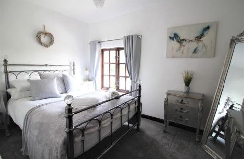 Buxton House | Jasmine Cottage, Buxton Norfolk, Sleeps 4