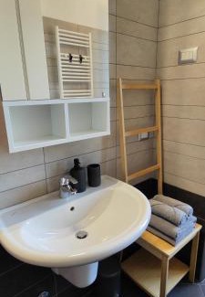 Busto Arsizio Apartment | JASMINE MALPENSA EXPRESS and train to Milano