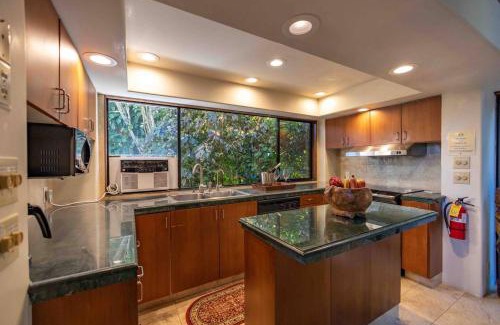Haiku Ski Chalet | Jasmine Suite on Lush farm in Haiku, Maui jungle