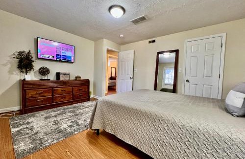 Monroe House | Jason's Attached Home