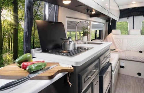 Fredericksburg House | Jayco l 2024 Solstice class B Motorhome