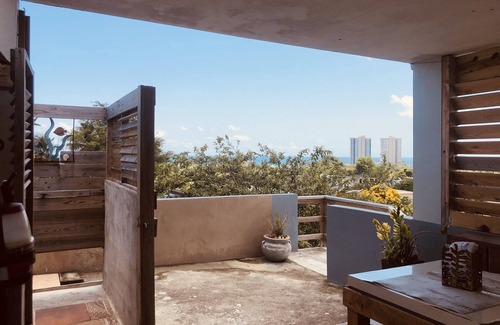 Vilomar House | Jay’s home by the beach and rainforest couples retreat