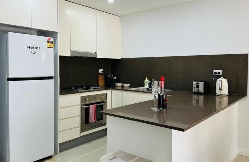 Mascot Apartment | JC Home - Free AC,Wifi and parking,Close Shopping and train