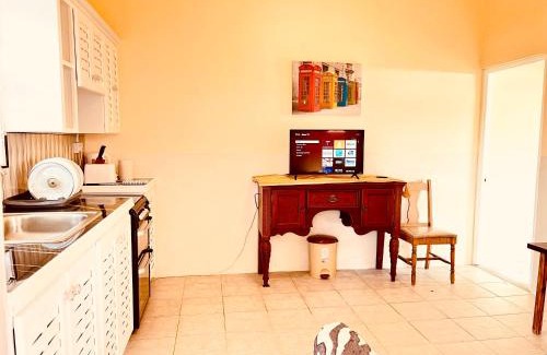 St. George's Apartment | Jealous Mountain Bed-Sit