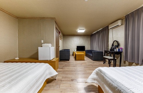 Jecheon Hotel | Jecheon W