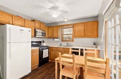 Bloomington Apartment | Jeff 1 · Cute 2Bed 1.5Bath Duplex w Garage by Walking Trail