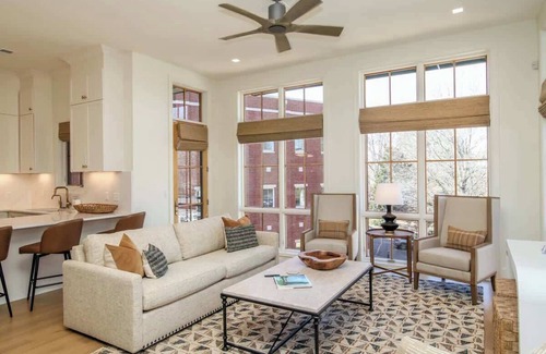 Oxford House | Jefferson Manor B by Apex Short Term Stays