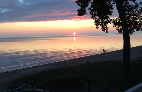 Henderson Cottage | Jefferson Park Sand Beach Cottage on Lake Ontario