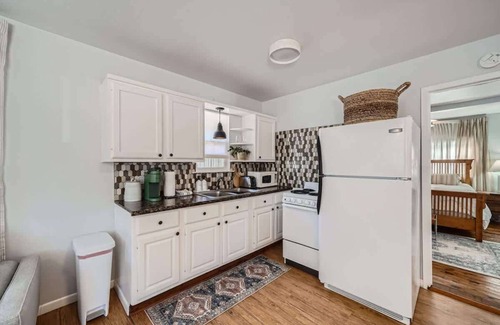 Georgetown House | Jesse Cooper Cottage-Overlooking SWU & Downtown GT