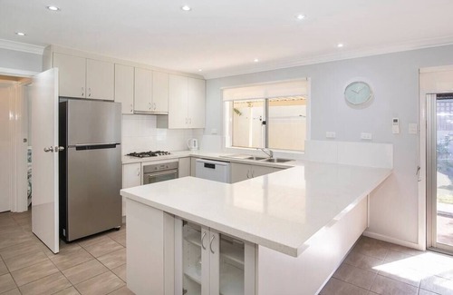 Busselton Villa | Jetty Views -100m to foreshore