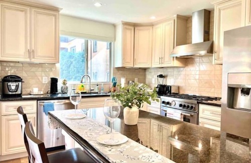 Lamanda Park Apartment | Jie’s choice- Cozy Stay in Pasadena Prime Locationnn