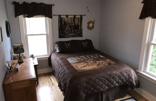 Bloomington House | JLBrinkmeyer Ranchhouse, cozy and authentic, set in beautiful southern Iowa