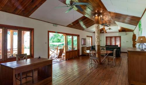 La Digue Villa | JMS Ventures Guesthouse - Private Pool