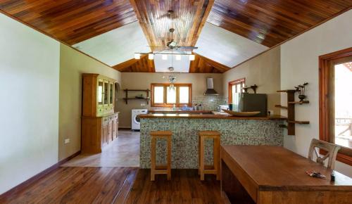 La Digue Villa | JMS Ventures Guesthouse - Private Pool
