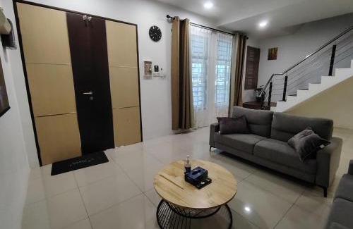 Miri House | JNJ Miri Homestay - Miri Serene Shangrila, Luak with 4-bedroom