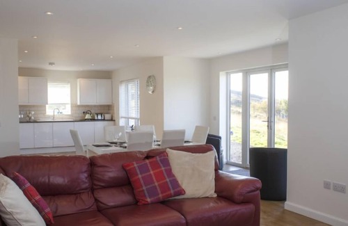 Tarskavaig House | Joan's House by Interhome