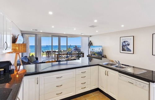 Blue Bay House | JOEANNE -ABSOLUTE BEACHFRONT AT BLUE BAY
