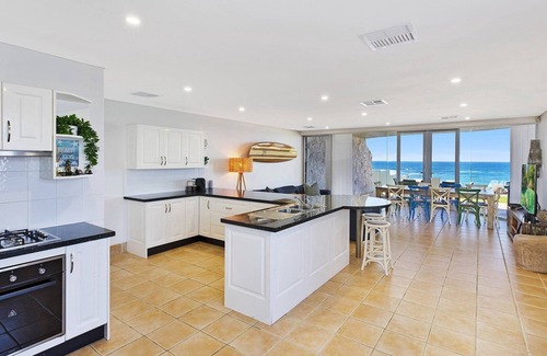 Blue Bay House | JOEANNE -ABSOLUTE BEACHFRONT AT BLUE BAY