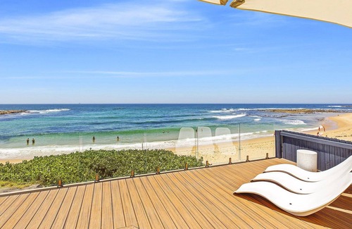 Blue Bay House | JOEANNE -ABSOLUTE BEACHFRONT AT BLUE BAY