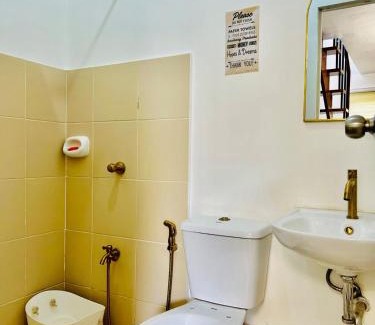 General Santos House | JOELYs Rest and Stay House 1 with WIFI TV NETFLIX and 2 AC rooms