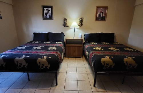 Buchanan Dam Cabin | John Wayne Suite
