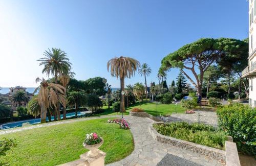 Nervi Apartment | JOIVY Apt for 4 with Exclusive Pool and Garden in Nervi