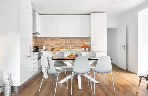 Principe Real Apartment | JOIVY Bright & Beautiful 4BR Apt 5 mins to Rato subway